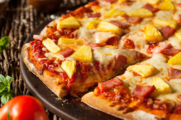 pizza-hawaiana-casera-de-piña-y-jamón